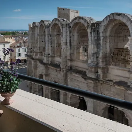 Avec Balcon Donnant Sur Les Arenes D'arles Apartment